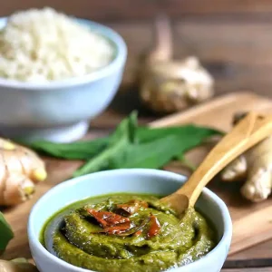 Pulicha Keerai Kadaiyal (With Onion Garlic)